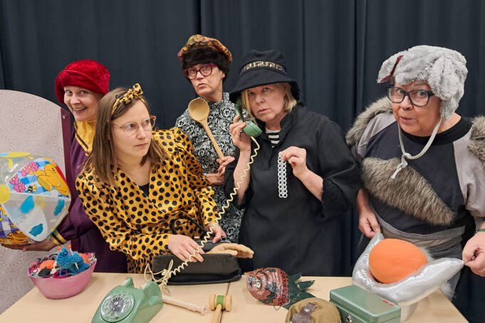 Improryhmäläisiä rooliasuissa